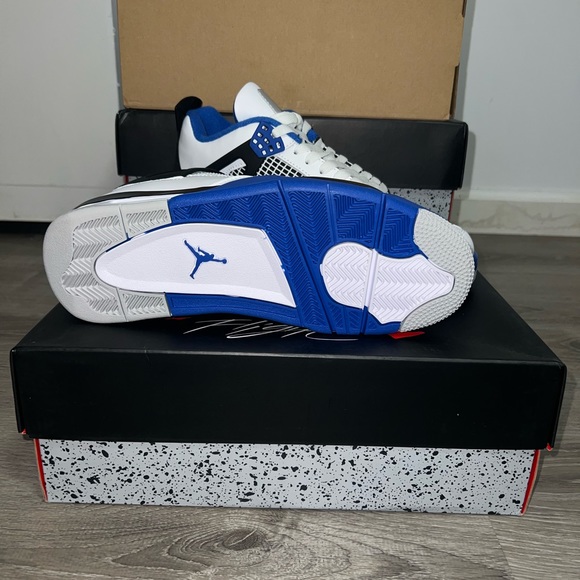 Jordan 4 - Picture 4 of 5